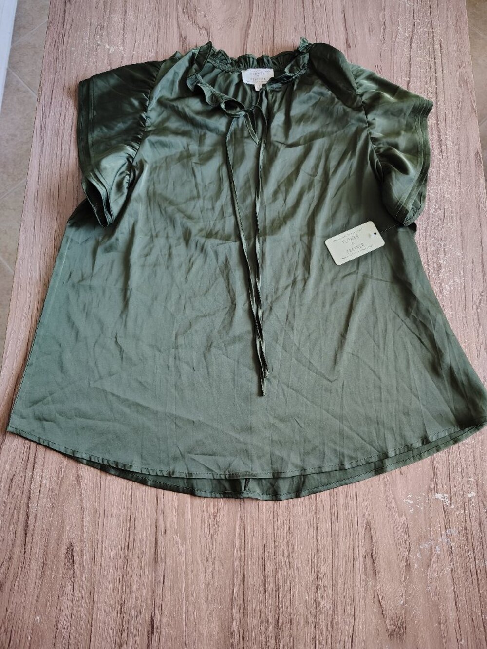 NWT! Flower & Feather Women's Sz 1XL Green Blouse Top Short Sleeves